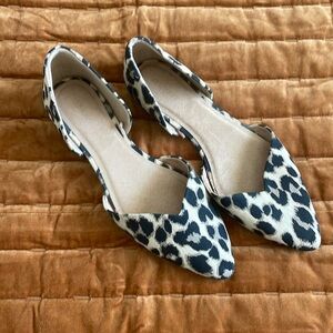 Old Navy flats size 10, worn 1x, canvas print, suede footbed